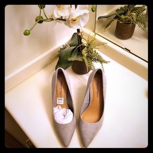 BRAND NEW gray suede like pump